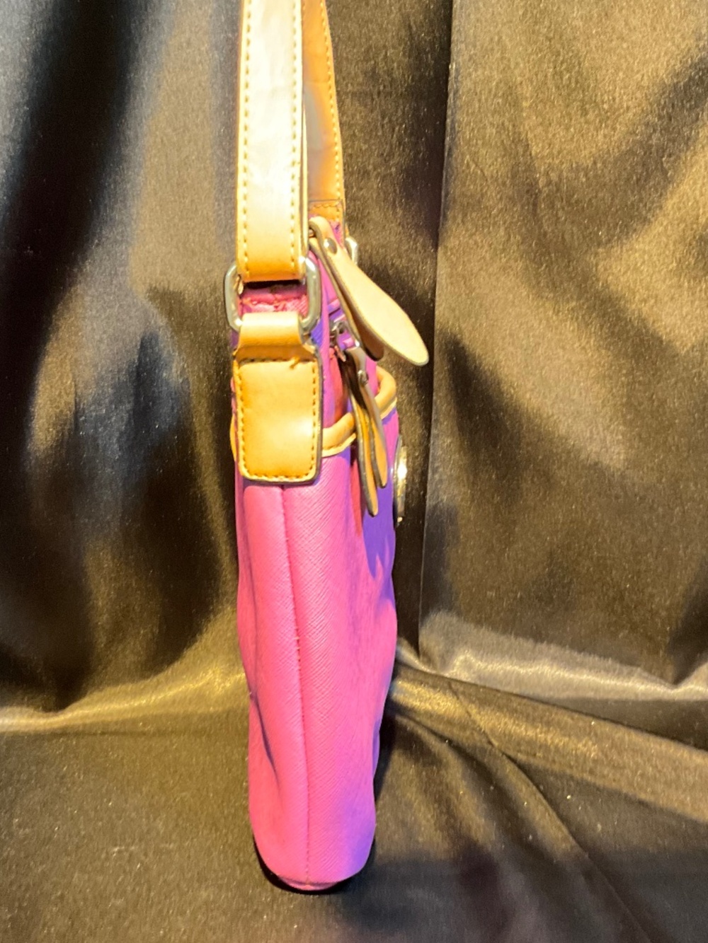 Gianni Bini pink crossbody mail bag.   5-A1c - Picture 9 of 14